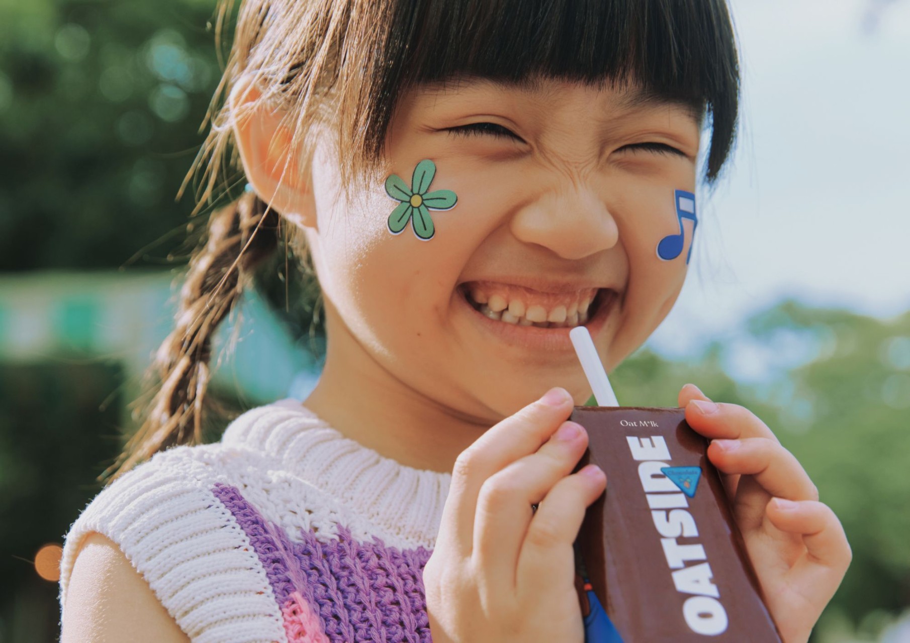 3-1 小朋友也能輕鬆愛上 OATSIDE 燕麥植物奶的味道，現在全台 7-11 都能買到「200mL OATSIDE 燕麥植物奶口袋瓶」原味與可可兩款口味。（圖片來源：OATSIDE）