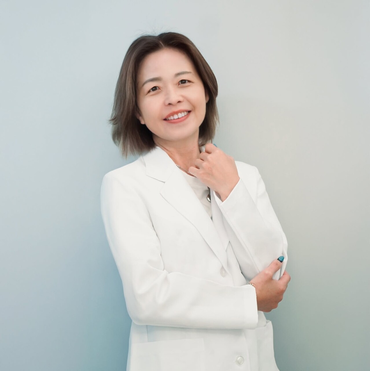 好優數位有限公司創辦人兼執行長張瑋容，於《跨國好生意》Podcast 節目中邀請到具備「法規專家」背景的劉毓婷（Uta）藥師。